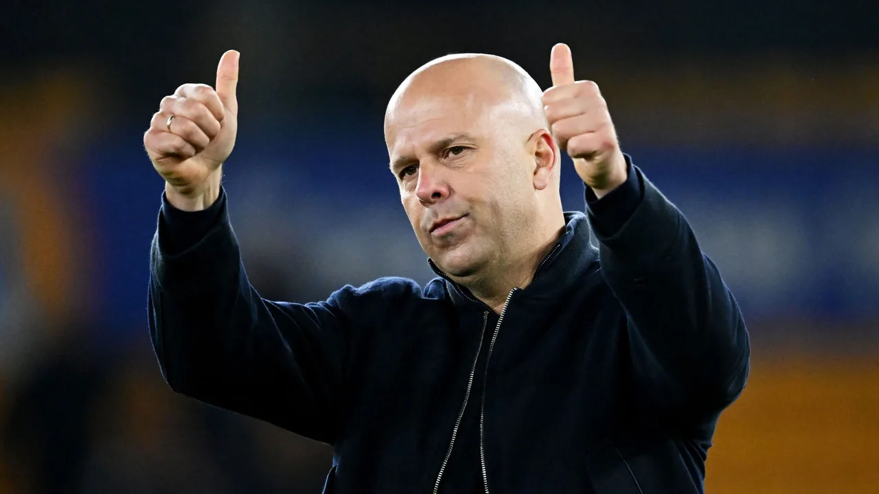 ليفربول يمدد عقد نجمه البارز لمدة 12 شهراً لإنهاء شائعات رحيله المرتقبة